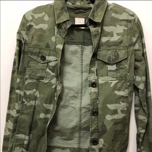 Gap camo shirt jacket size S